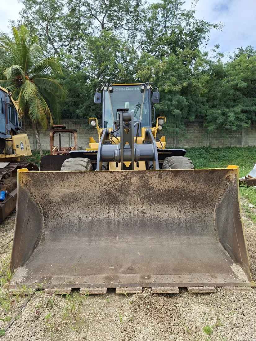 Cargador frontal John Deere 624J, unidad CF-10