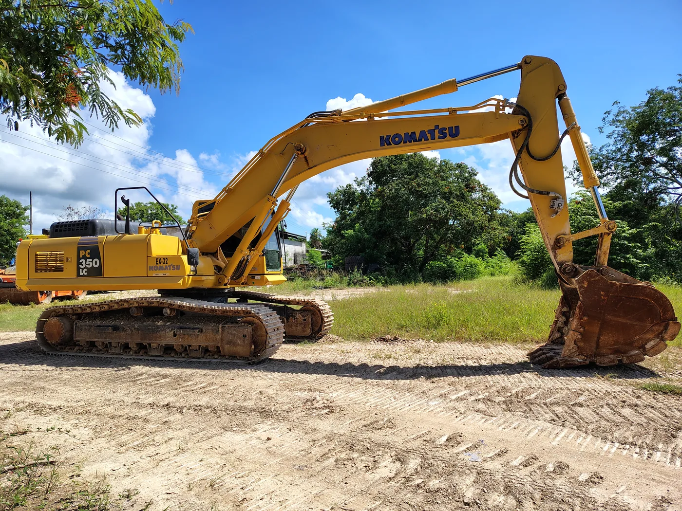 Excavadora Komatsu PC350 LC-8M0, unidad EX-32