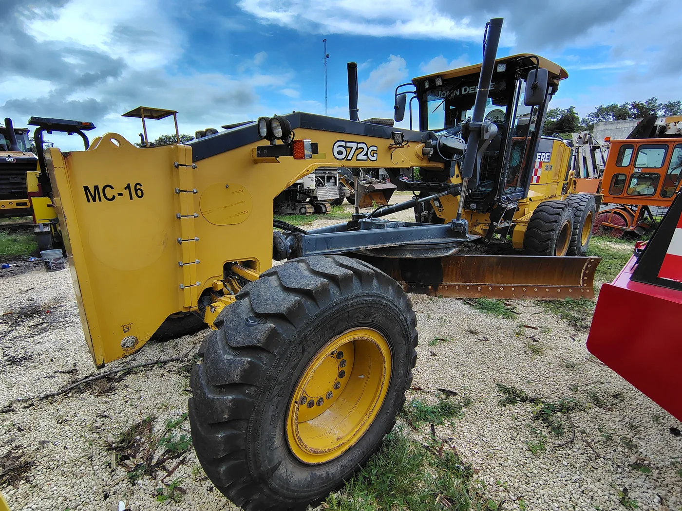Motoconformadora John Deere 672 G, unidad MC-16